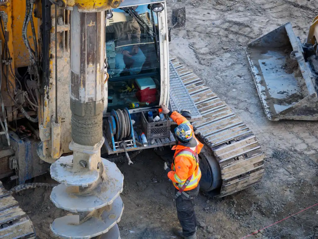 公路护栏网与隔离栅选型对比：镀锌与PVC喷涂工艺差异解析正文配图 1