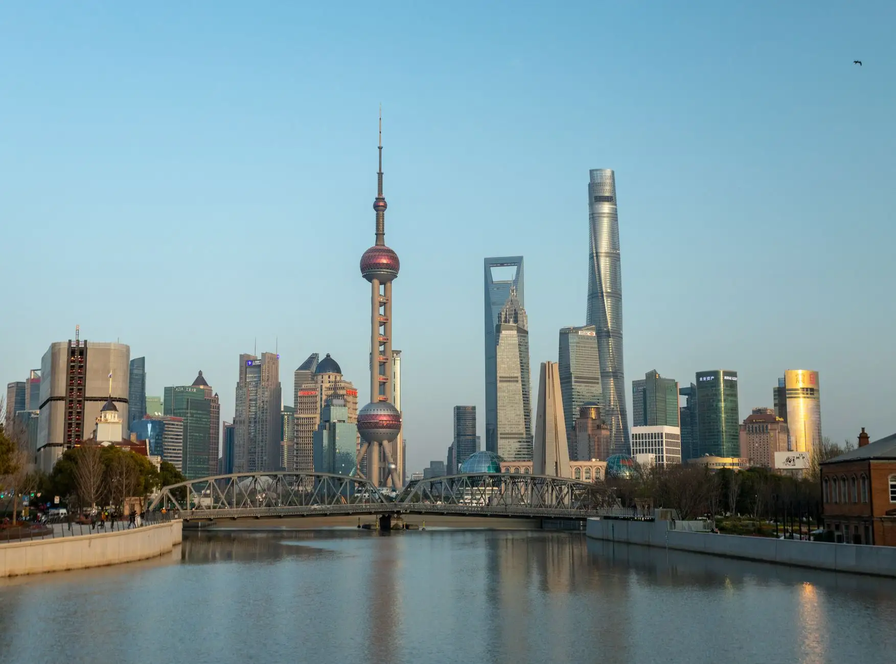 2024年护栏网产品选型趋势：从基础防护到高强耐候的技术升级