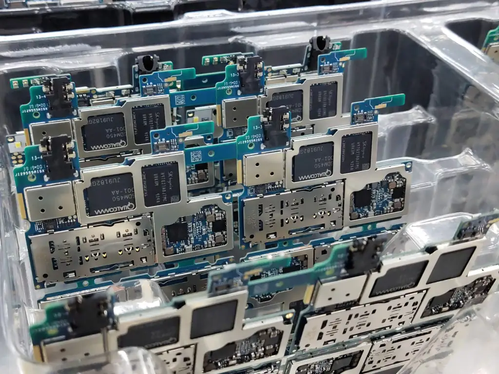 安平护栏网在公路工程中的选型标准与施工要点分析
